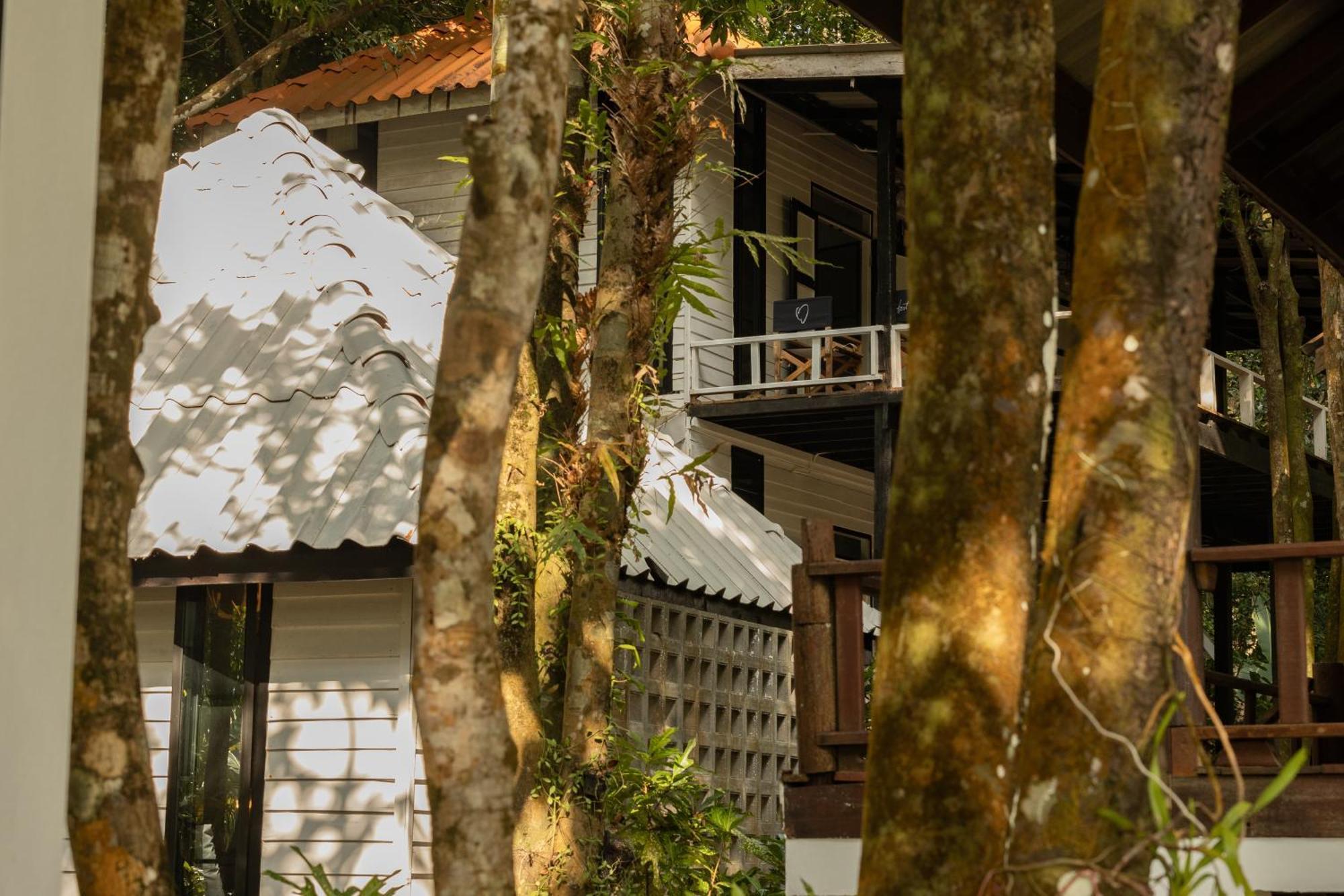 Hotel Barefoot Project Formerly Baan Klong Kleng Koh Phayam Exterior foto